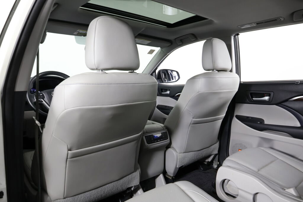 Used 2015 Toyota Highlander Limited image 14