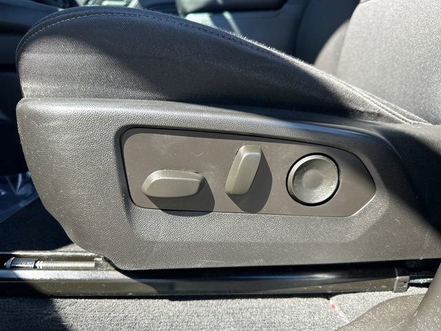 Used 2024 Chevrolet Colorado Trail Boss w/ Technology Package image 32