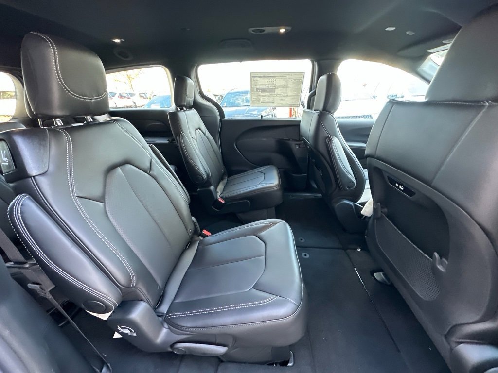 New 2026 Chrysler Pacifica Select image 24
