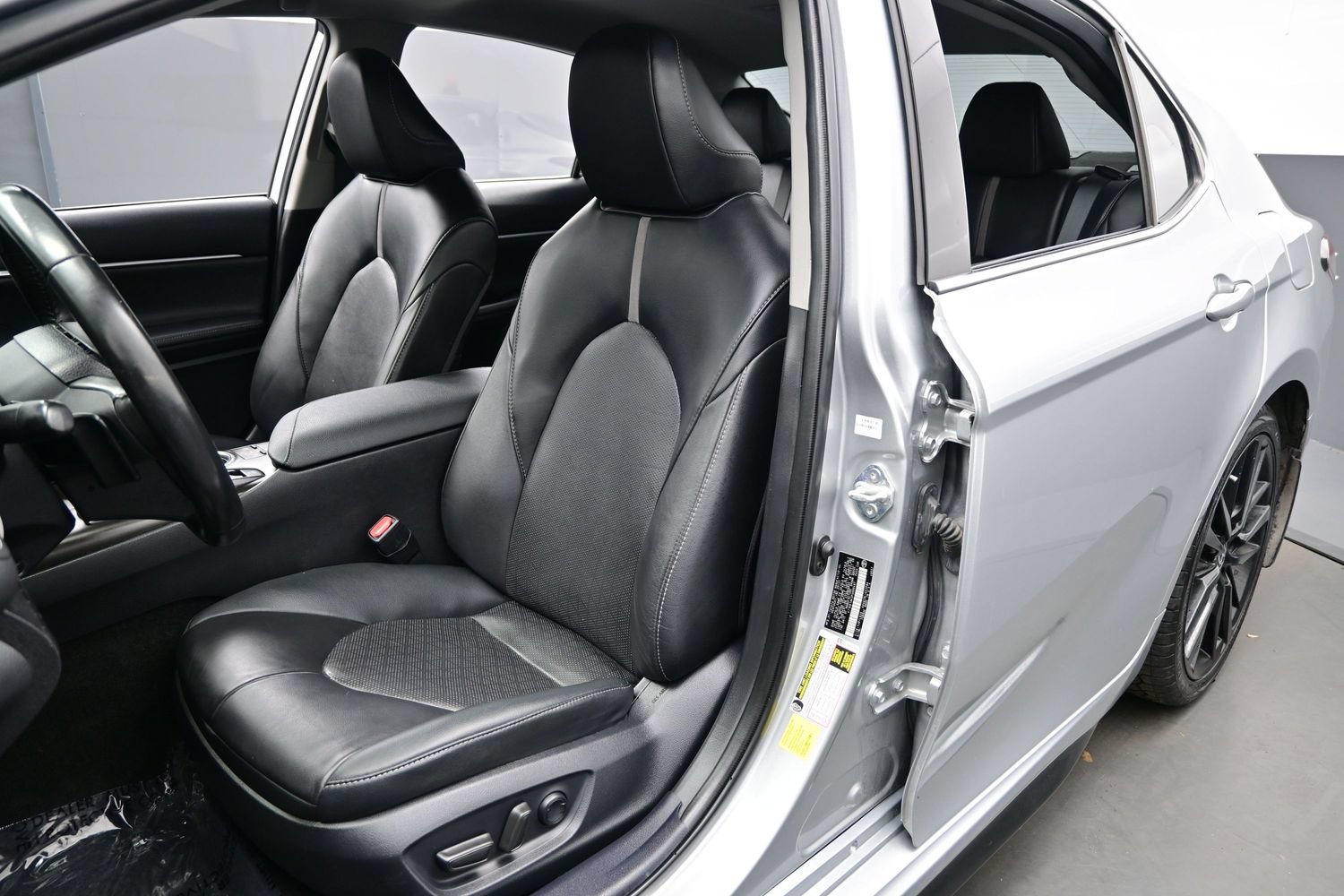 Used 2023 Toyota Camry XSE FWD image 12