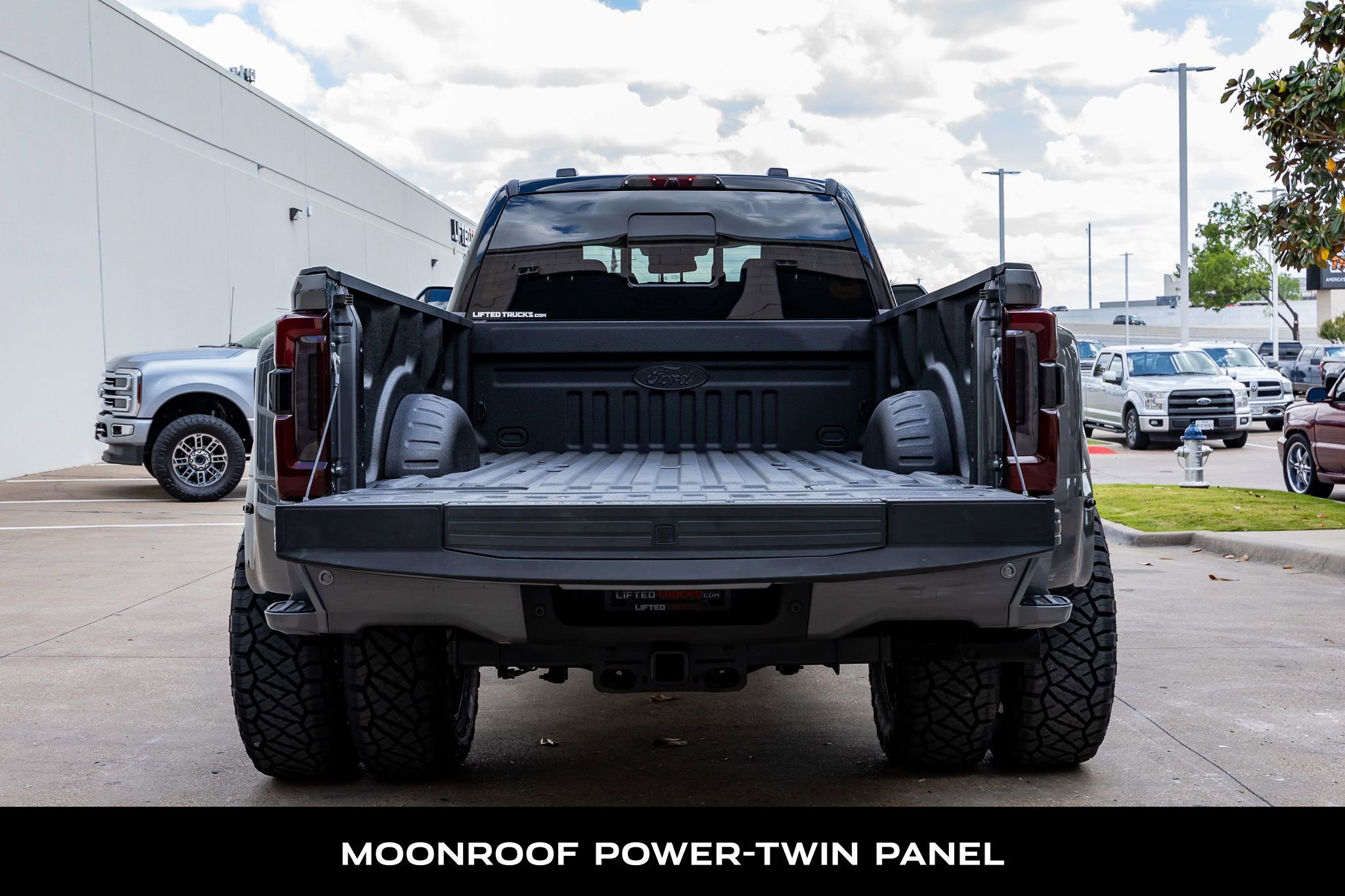 Used 2025 Ford F350 Platinum w/ Platinum Plus Package image 9