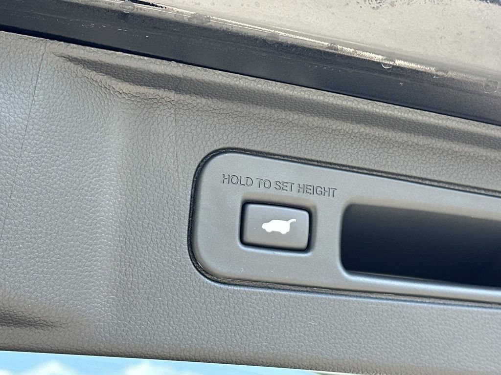 Used 2025 Honda Pilot TrailSport image 13