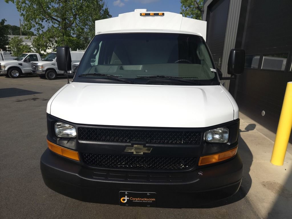 Used 2017 Chevrolet Express 3500 RWD image 9