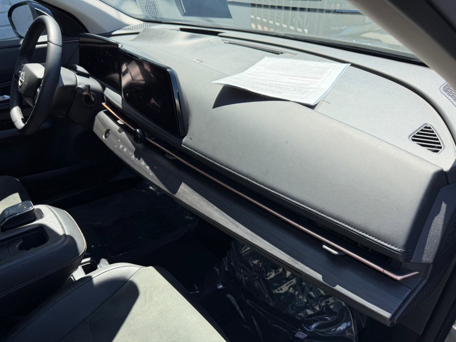 Used 2023 Nissan Ariya FWD image 35