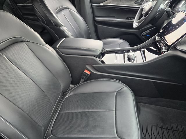 Certified 2022 Jeep Grand Cherokee Overland AWD/4WD image 14