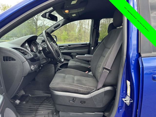 Used 2020 Dodge Grand Caravan SE FWD image 3