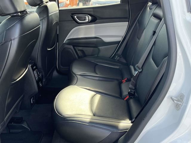 Used 2023 Jeep Compass Limited image 15