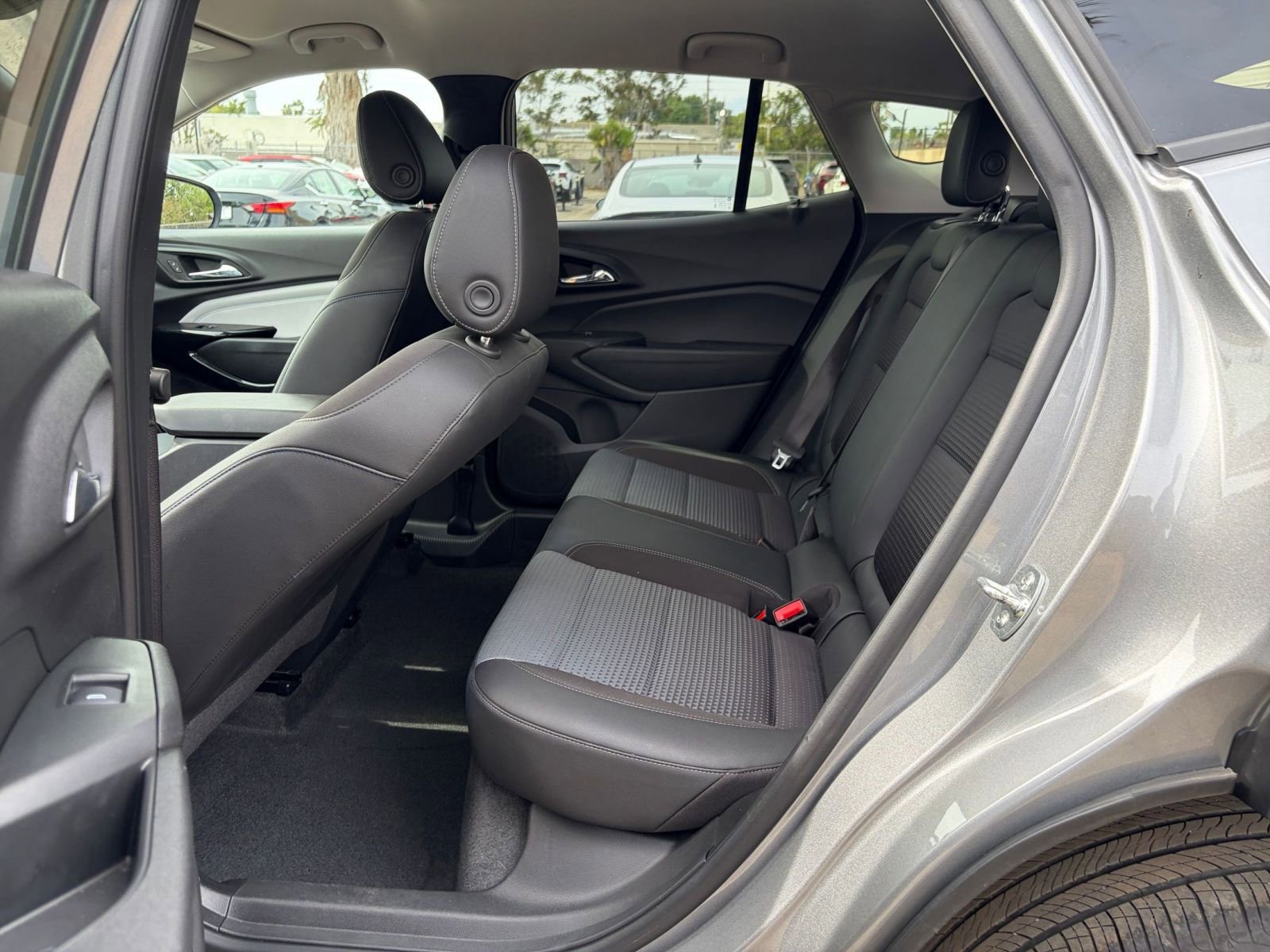 Used 2025 Chevrolet Trax LT image 25