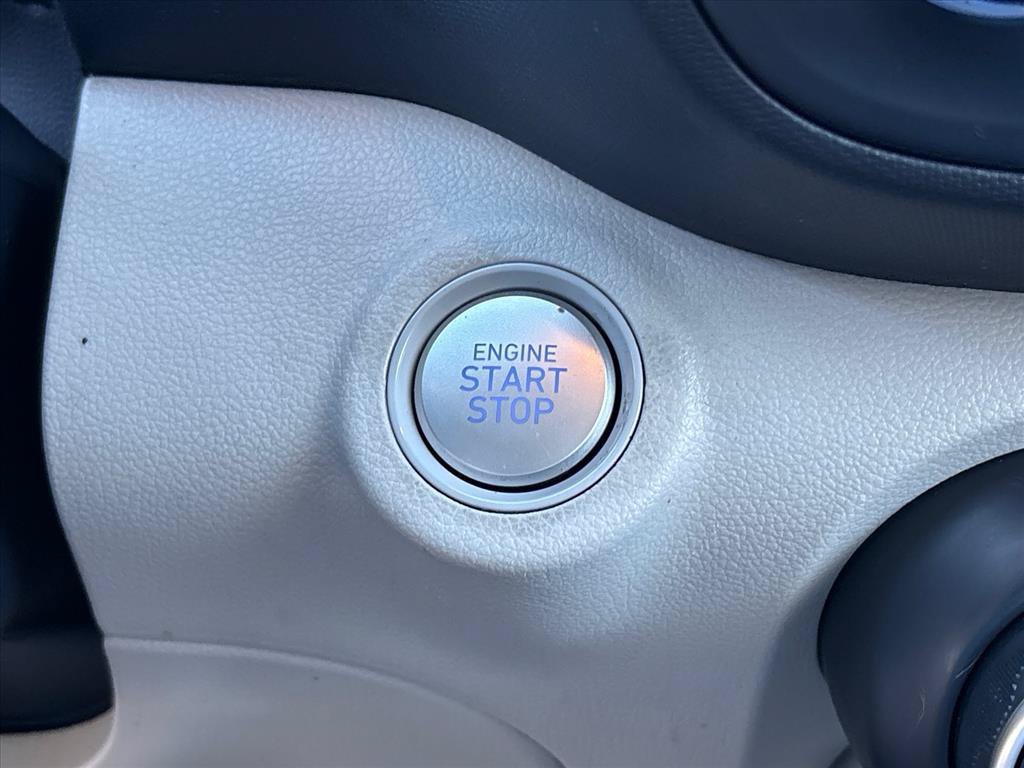 Used 2022 Hyundai Venue Limited FWD image 17