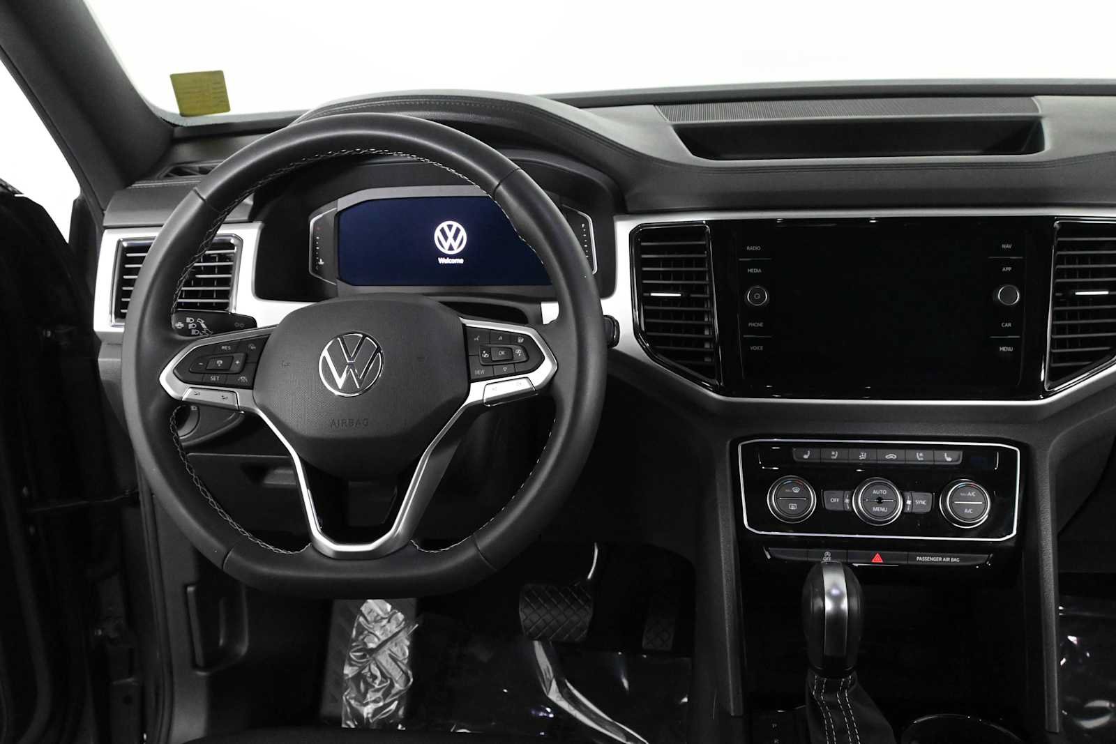 Used 2021 Volkswagen Atlas Cross Sport SEL Premium AWD/4WD image 3