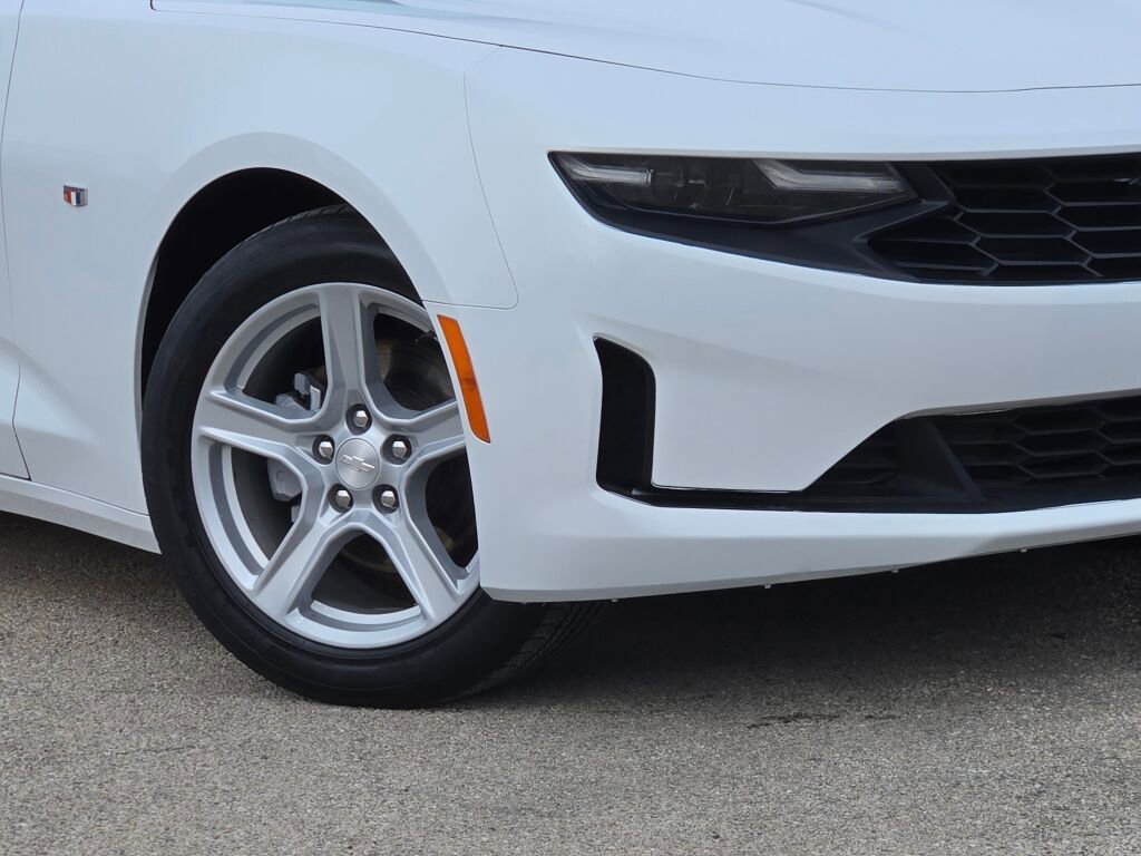 Used 2023 Chevrolet Camaro LT image 3