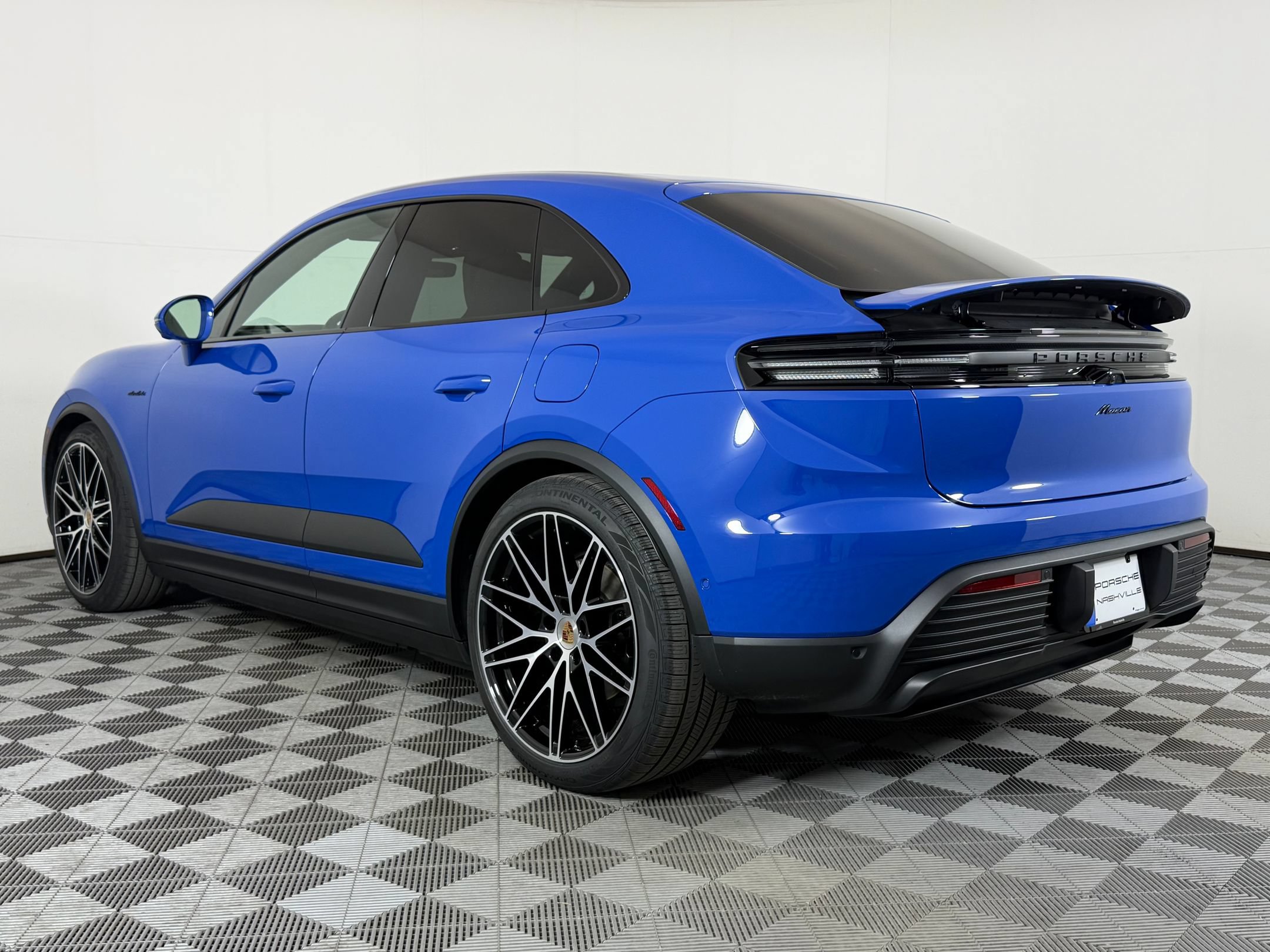 Used 2026 Porsche Macan Electric RWD image 35