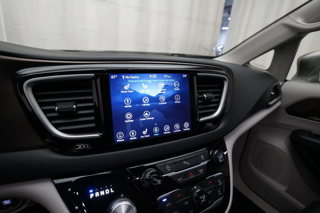 Used 2018 Chrysler Pacifica Touring-L w/ Premium Audio Group image 6