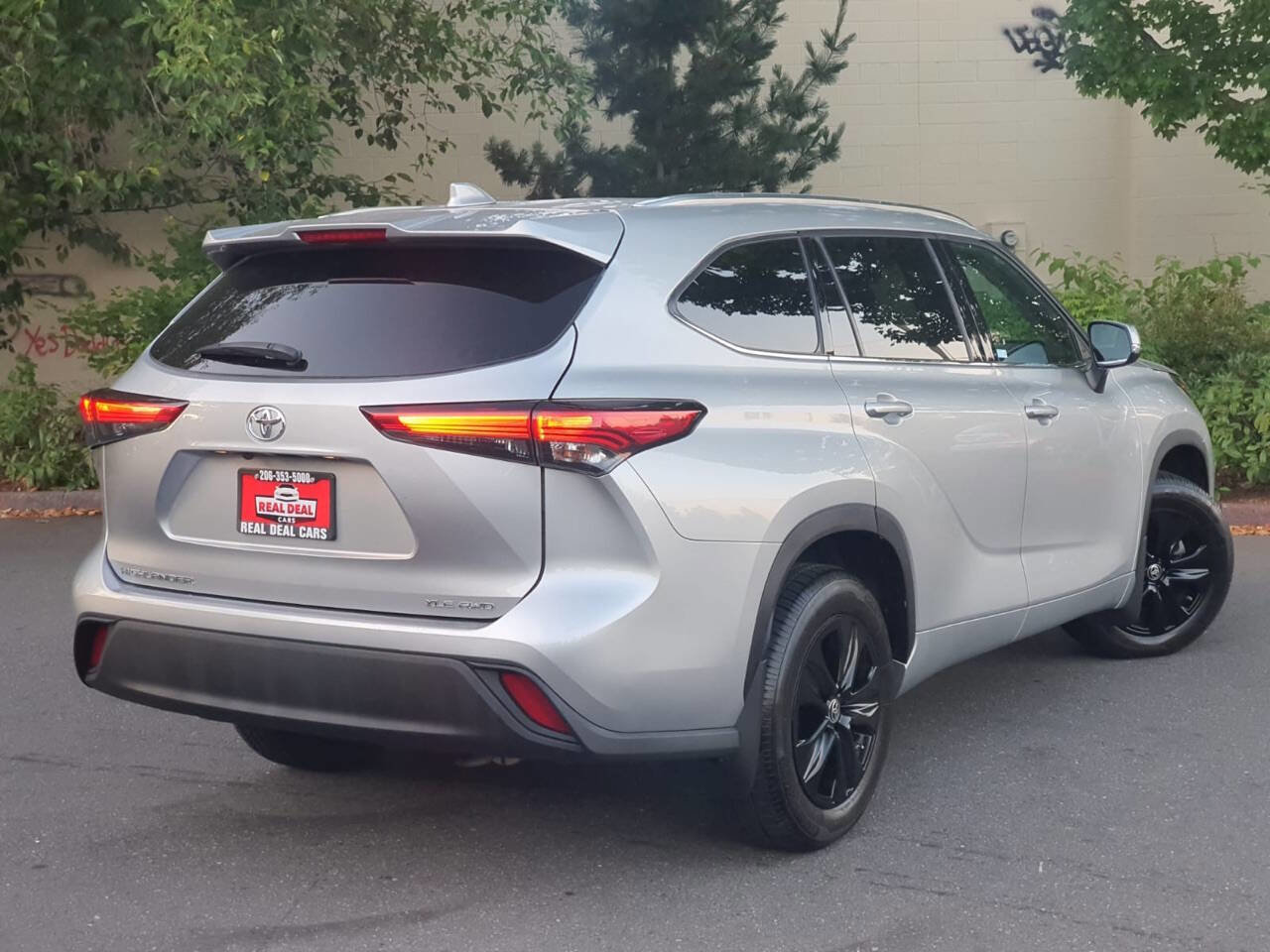 Used 2021 Toyota Highlander XLE image 7