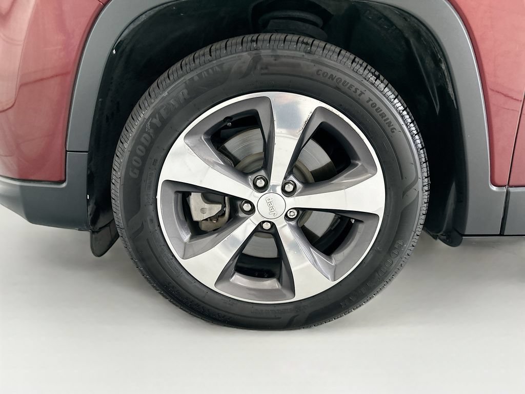Used 2020 Jeep Cherokee Limited FWD image 28