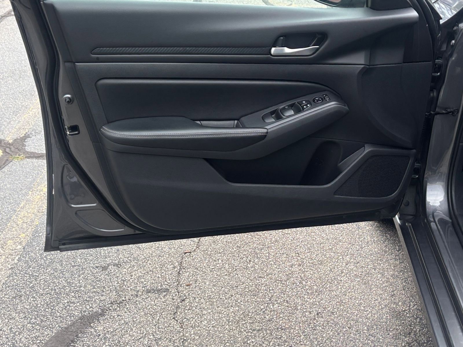 Used 2025 Nissan Altima 2.5 SV FWD image 18