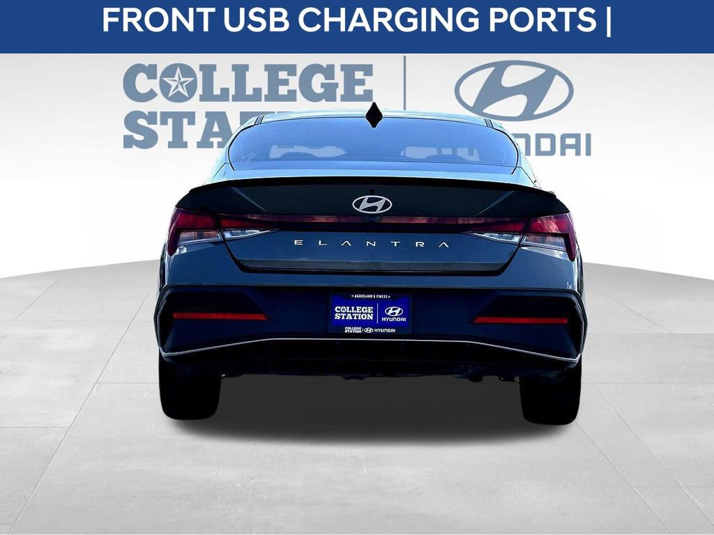 Used 2025 Hyundai Elantra Sport image 9