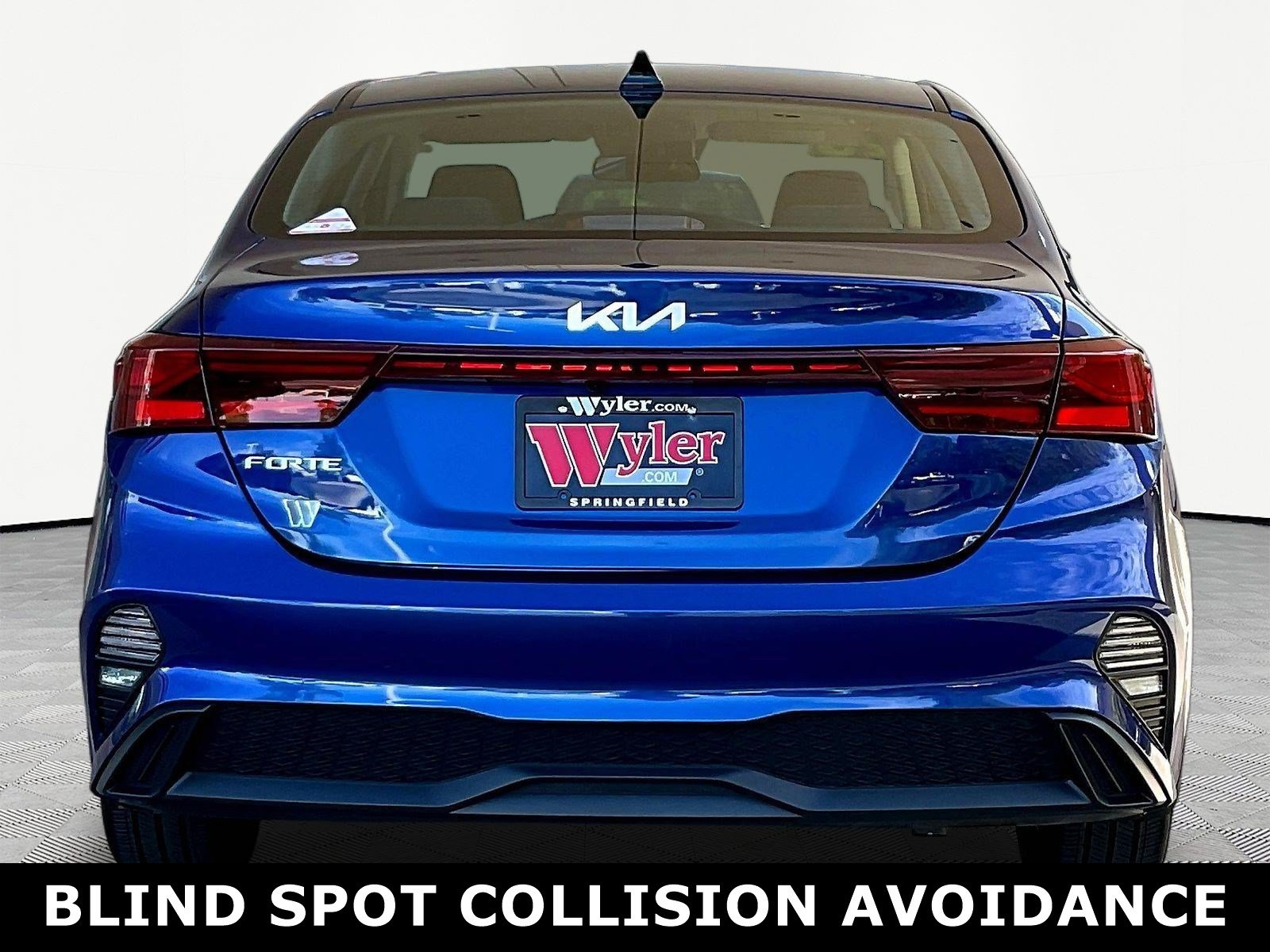 Used 2023 Kia Forte LXS w/ LXS Technology Package FWD image 5