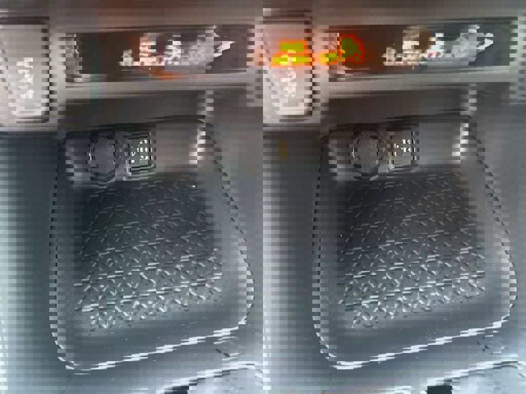 New 2025 Toyota RAV4 XLE image 8