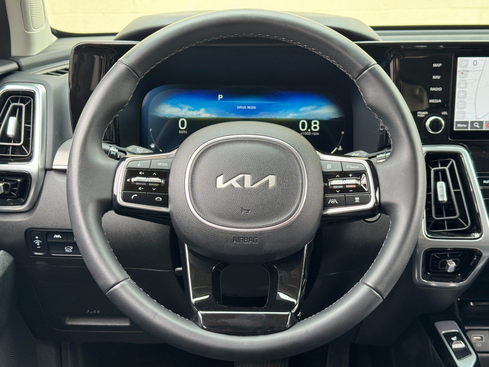 Used 2023 Kia Sorento SX AWD/4WD image 19