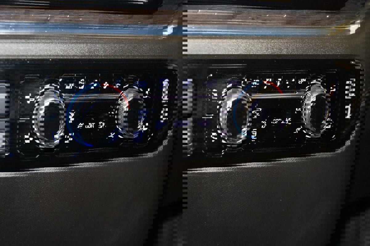 Used 2024 Chevrolet Silverado 2500 LTZ image 43