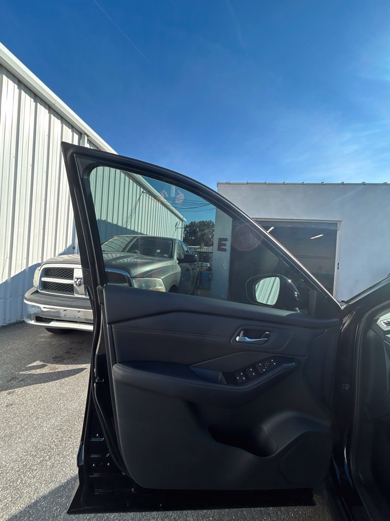 Used 2026 Nissan Rogue Dark Armor AWD/4WD image 11