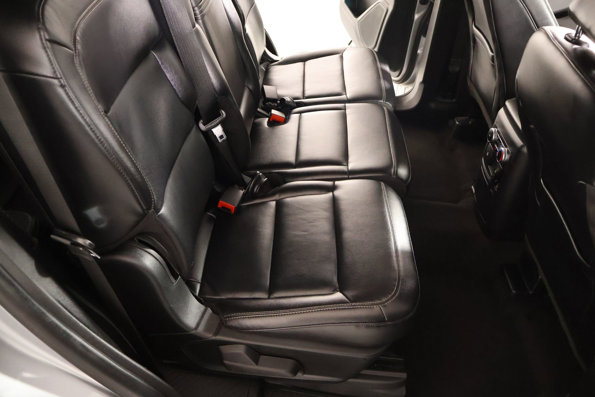 Used 2023 Ford Explorer Limited image 16