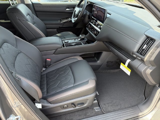 New 2026 Nissan Pathfinder Platinum AWD/4WD image 16
