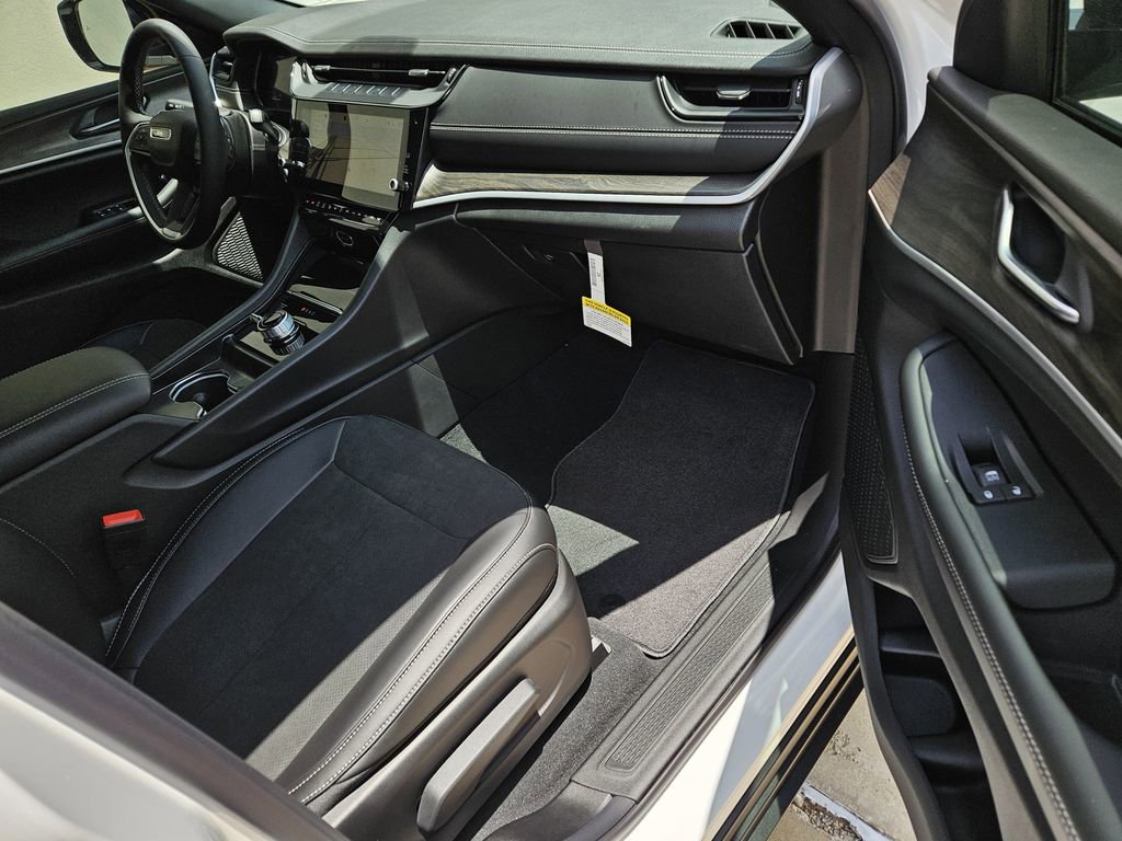 New 2026 Jeep Grand Cherokee Altitude AWD/4WD image 7