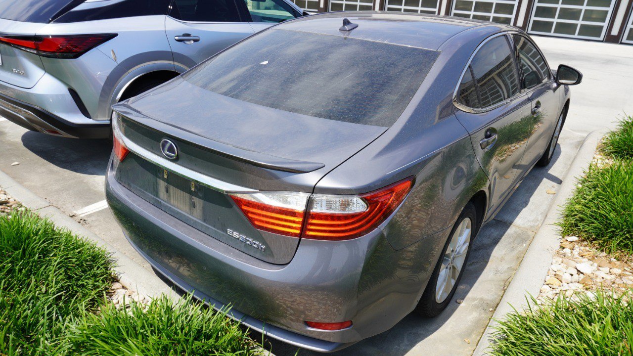 Used 2013 Lexus ES 300h w/ Premium Pkg FWD image 4