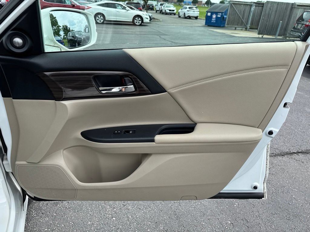 Used 2016 Honda Accord EX-L image 36