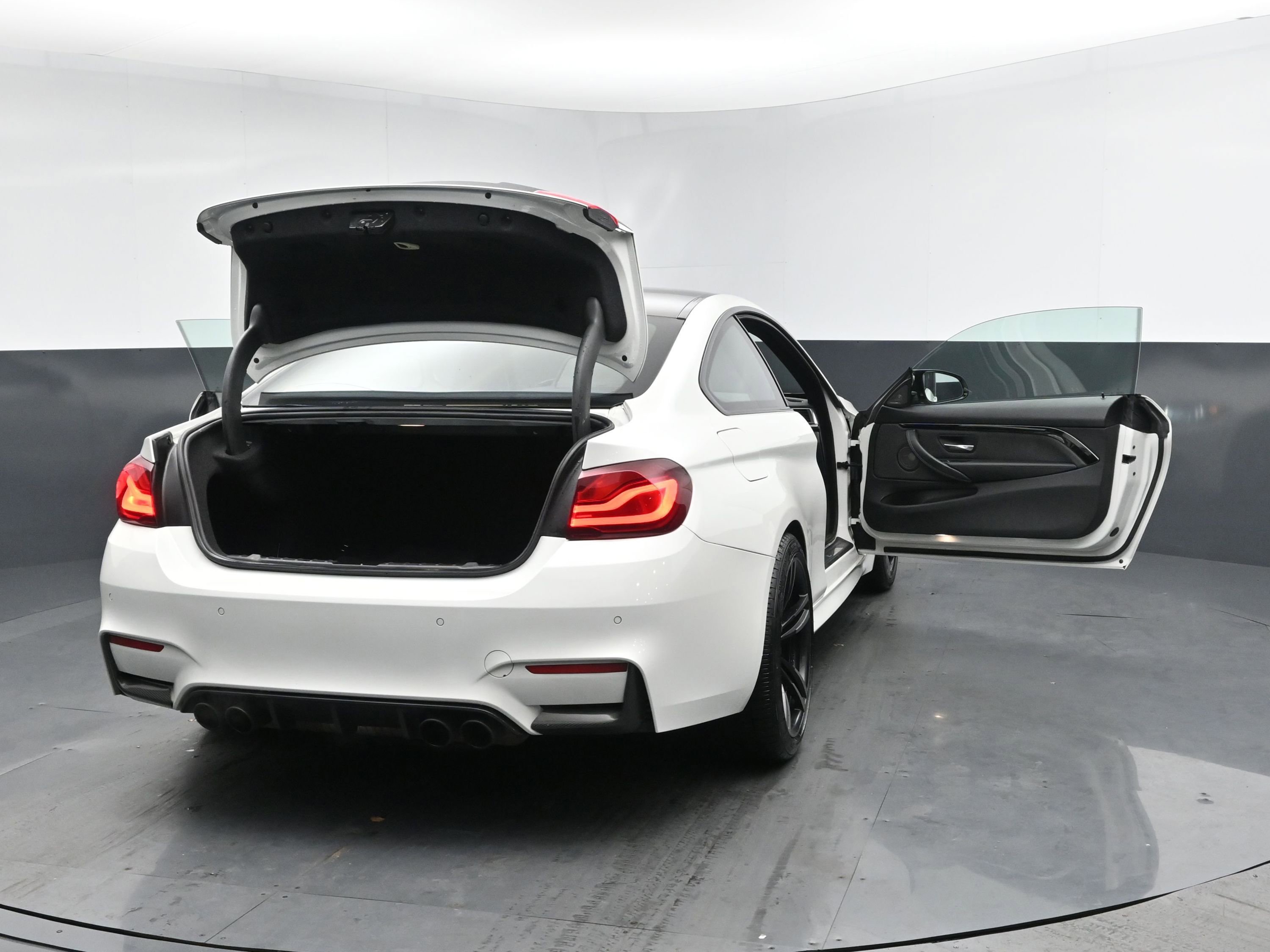 Used 2020 BMW M4 Coupe image 30