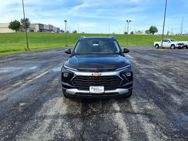 Used 2025 Chevrolet TrailBlazer LT AWD/4WD image 2