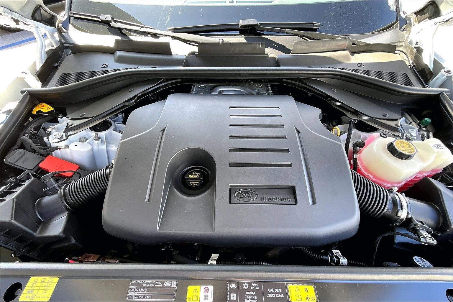 Used 2025 Land Rover Range Rover SE image 9