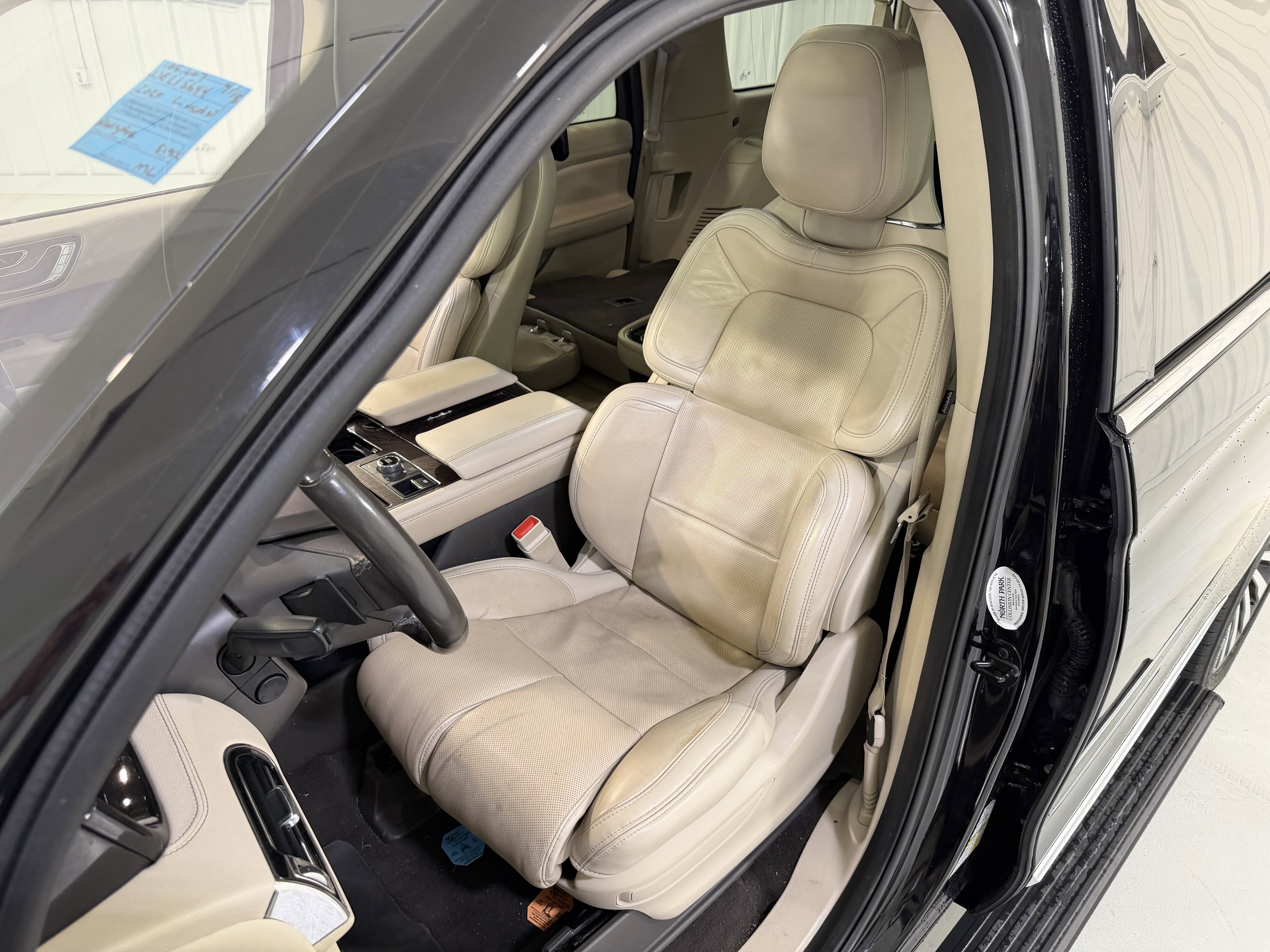 Used 2020 Lincoln Navigator L Reserve w/ Luxury Package RWD image 11