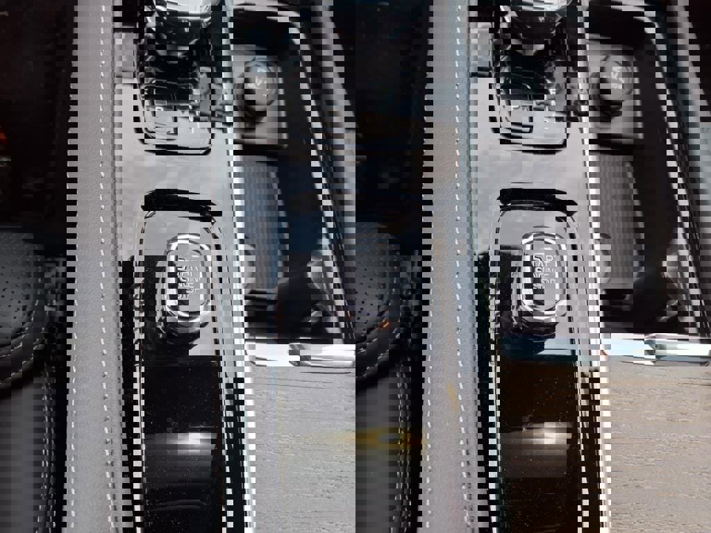 Used 2024 Volvo XC90 T8 Ultimate image 52