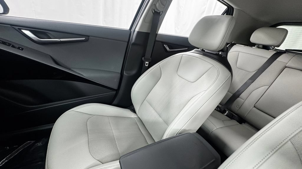 New 2026 Kia Niro EX FWD image 13