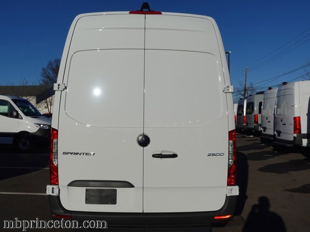 Used 2024 Mercedes-Benz Sprinter 2500 image 5