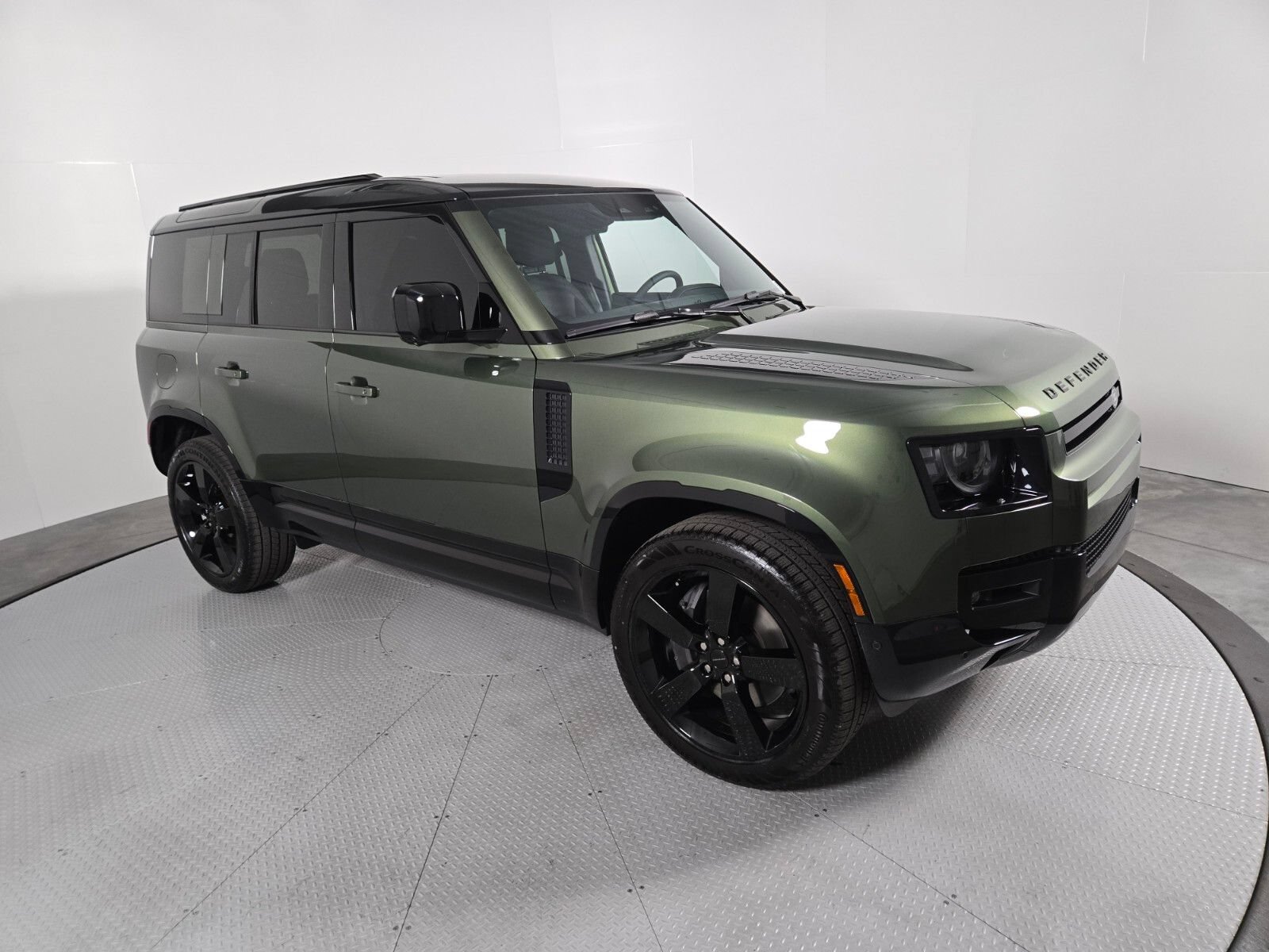 New 2026 Land Rover Defender 110 X-Dynamic SE AWD/4WD image 16