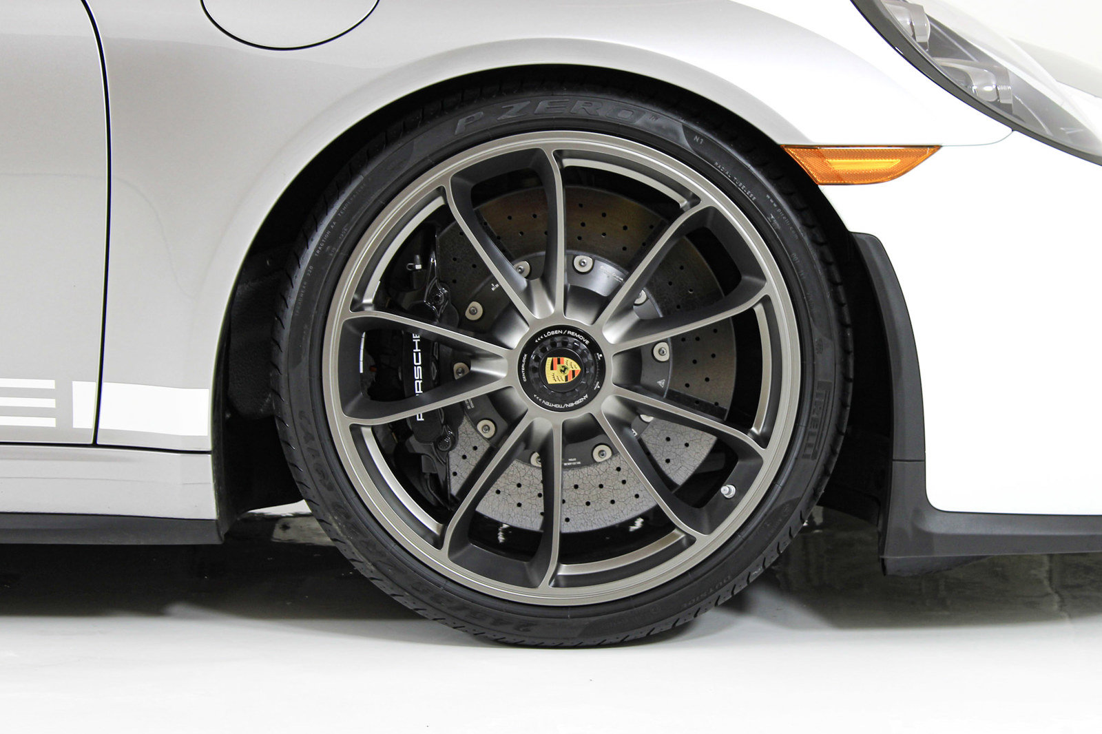 Used 2019 Porsche 911 Speedster RWD image 23