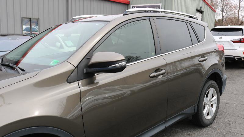 Used 2013 Toyota RAV4 XLE AWD/4WD image 4