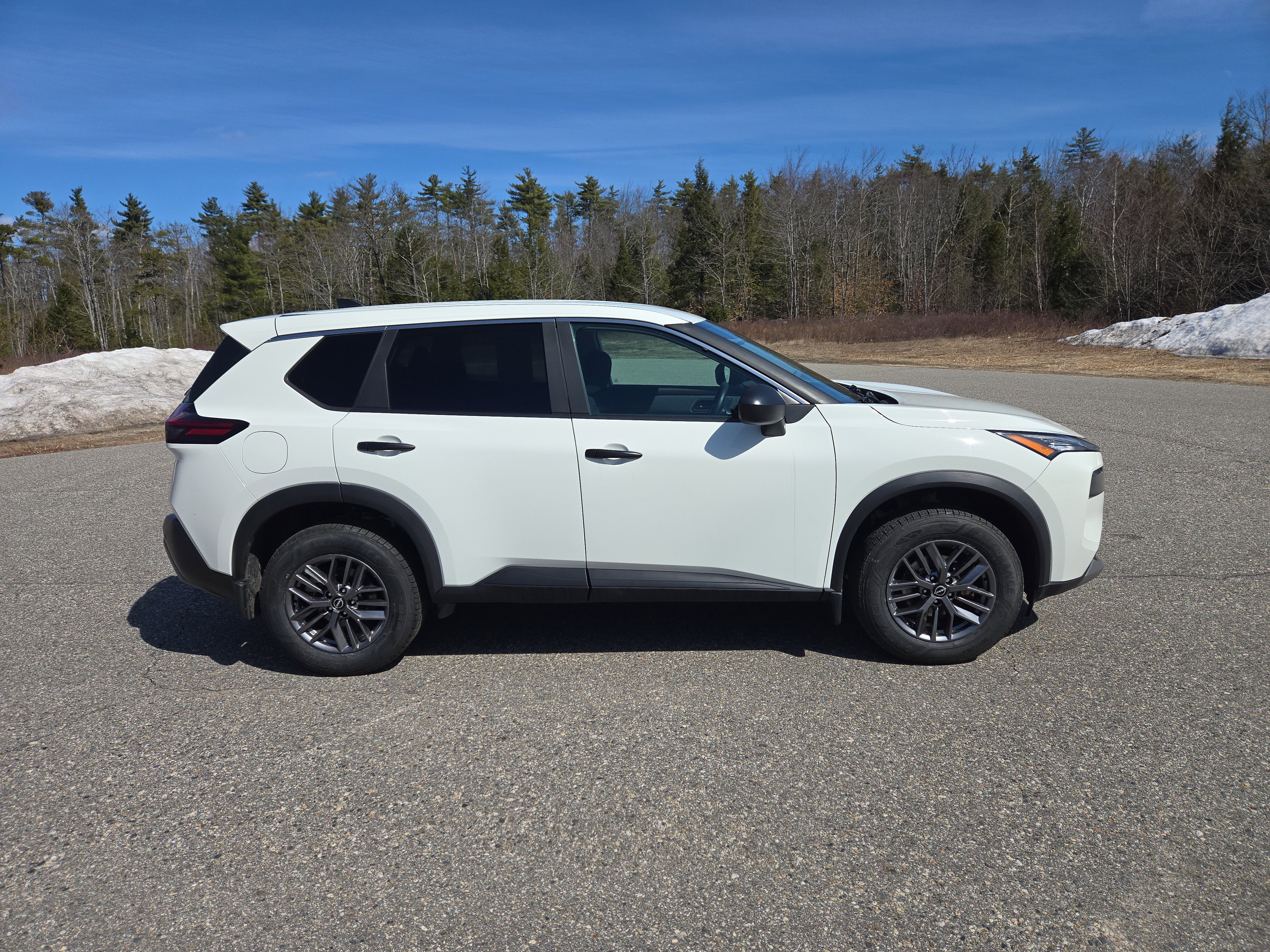 Used 2023 Nissan Rogue S image 4