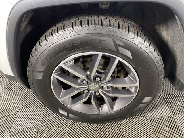 Used 2018 Jeep Grand Cherokee Laredo AWD/4WD image 12