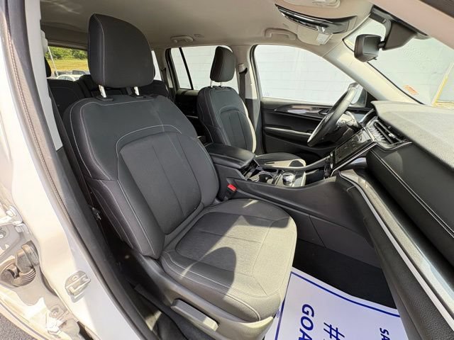 Used 2023 Jeep Grand Cherokee Laredo AWD/4WD image 22
