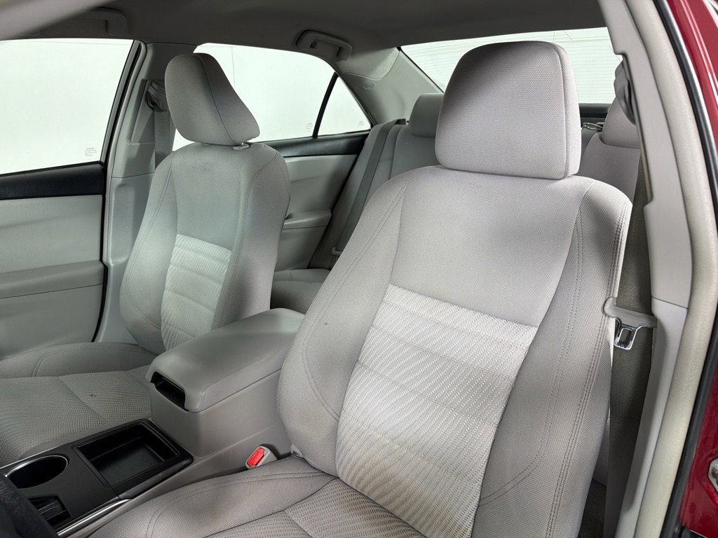 Used 2016 Toyota Camry LE FWD image 11