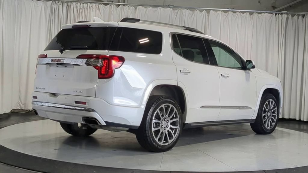 Used 2023 GMC Acadia Denali w/ Denali Technology Package AWD/4WD image 10
