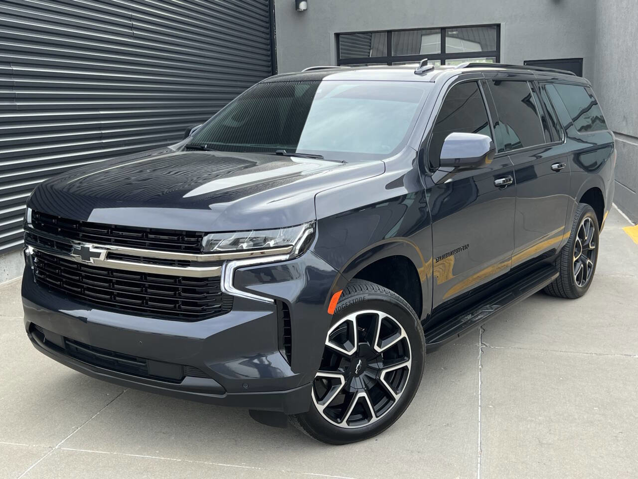 Used 2023 Chevrolet Suburban RST w/ Sport Performance Package AWD/4WD image 2