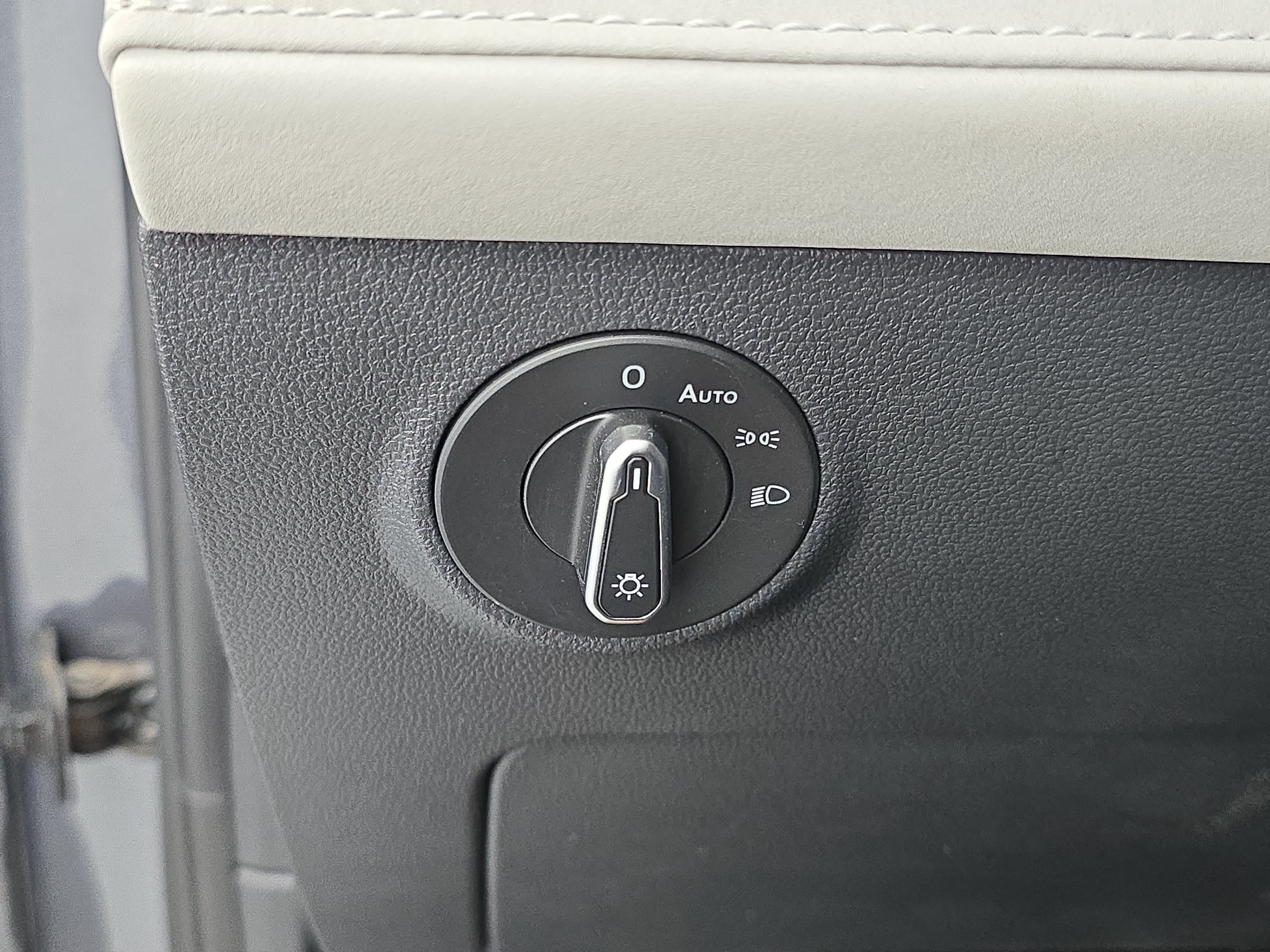 Certified 2025 Volkswagen Taos SE FWD image 25