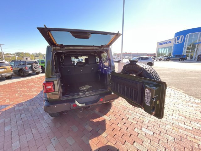 Used 2024 Jeep Wrangler Unlimited Sahara w/ Technology Group AWD/4WD image 32