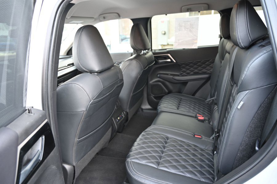 Used 2024 Mitsubishi Outlander SEL image 16